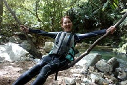 道中の川遊び